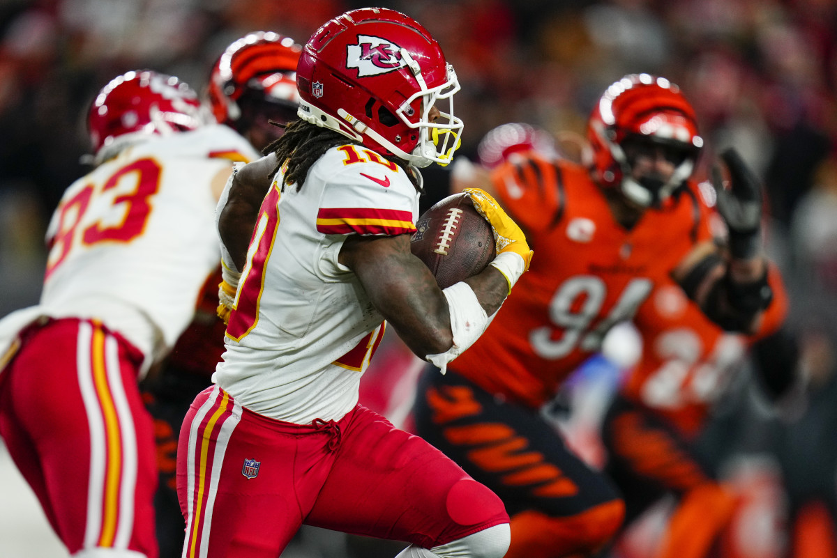 Dec 4, 2022; Cincinnati, Ohio, USA; Kansas City Chiefs running back Isiah Pacheco (10) breaks away to the outside in the fourth quarter of a Week 13 NFL game at Paycor Stadium. Mandatory Credit:Sam Greene-USA TODAY Sports